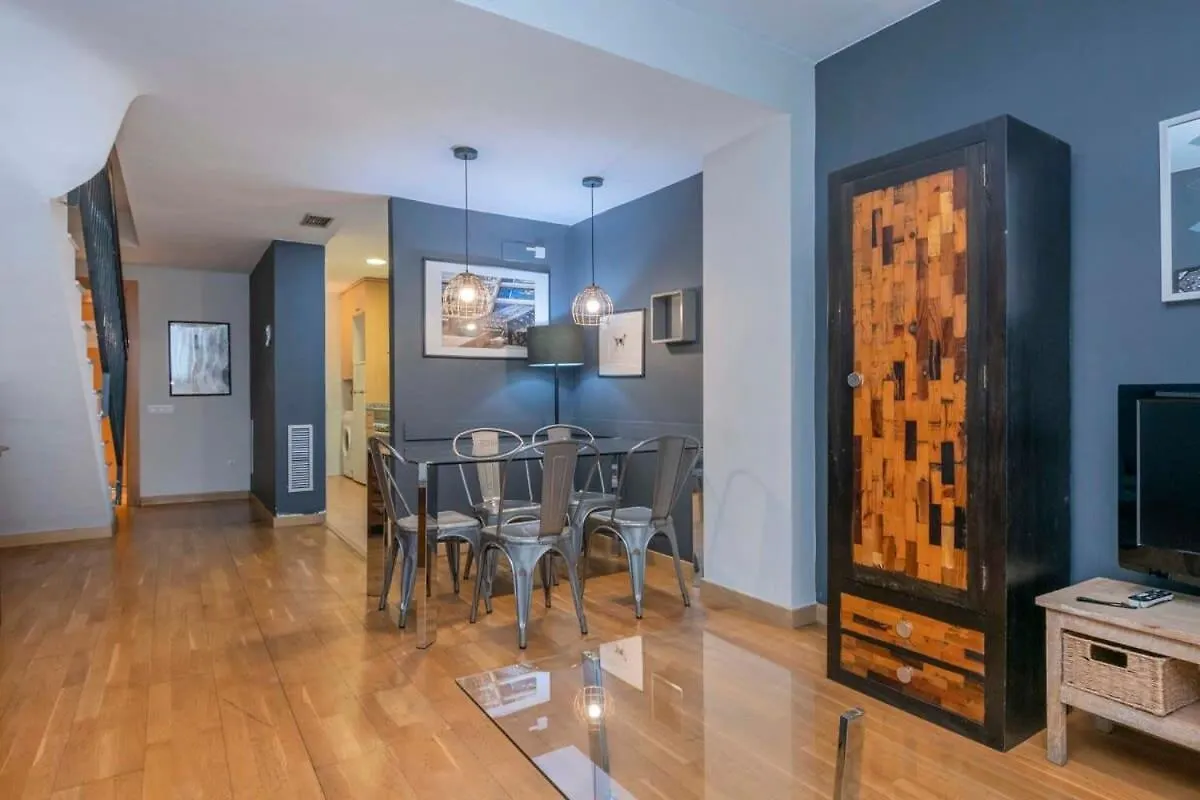 Apartment Ferienwohnung Bright And Modern Duplex With Terrace In Eixample District P1 Barcelona