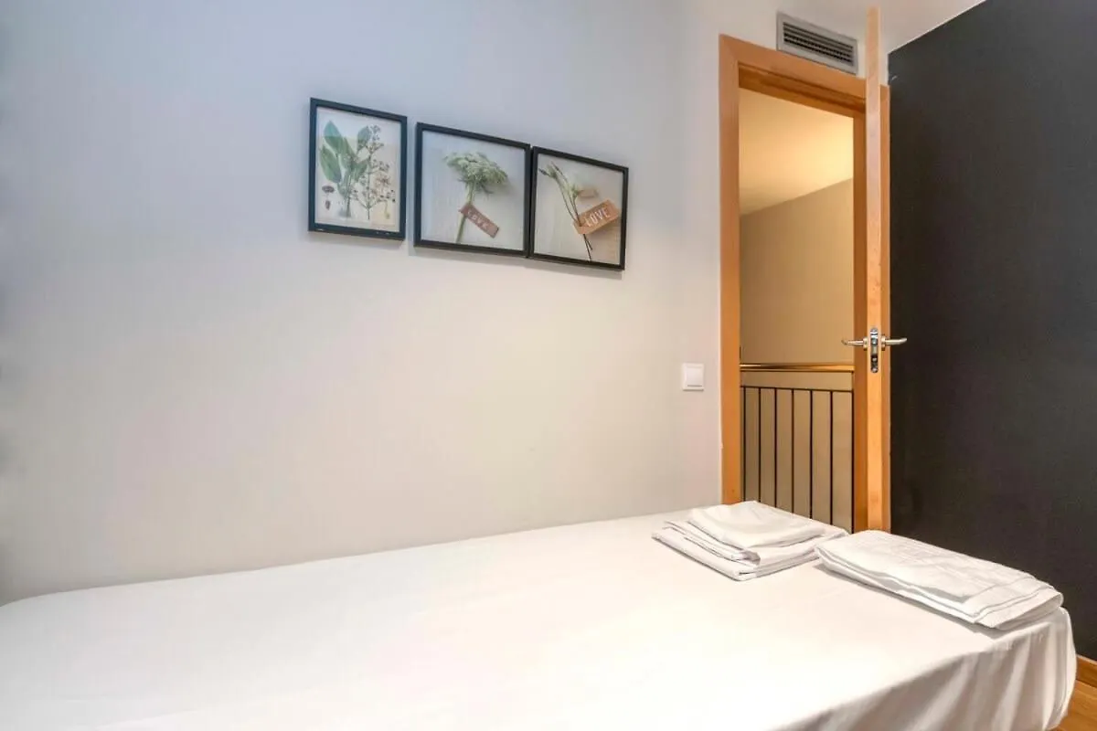 Ferienwohnung Bright And Modern Duplex With Terrace In Eixample District P1 Barcelona Spanien