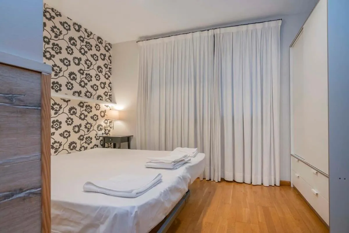 Apartment Ferienwohnung Bright And Modern Duplex With Terrace In Eixample District P1 Barcelona